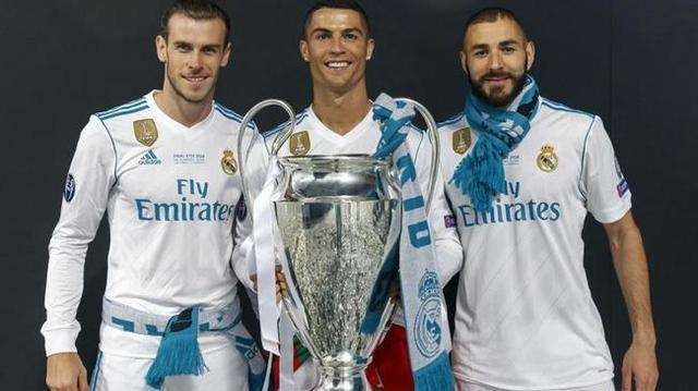 活久见，阿根廷杯决赛独立队主帅用脚绊倒对手拖延时间被罚下