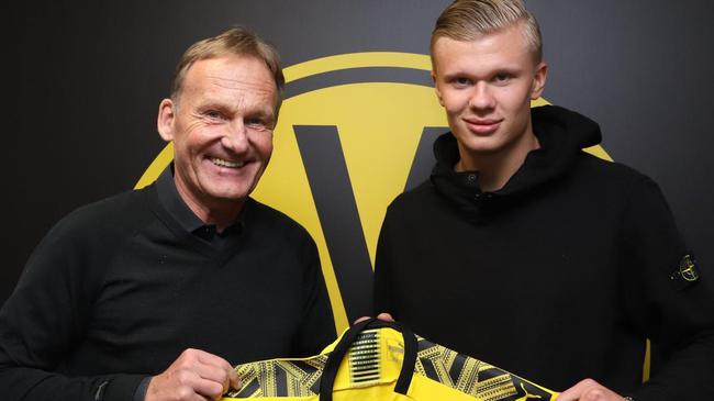 足球报：本土教练担纲国足主帅的可能性大增，邵佳一已报名