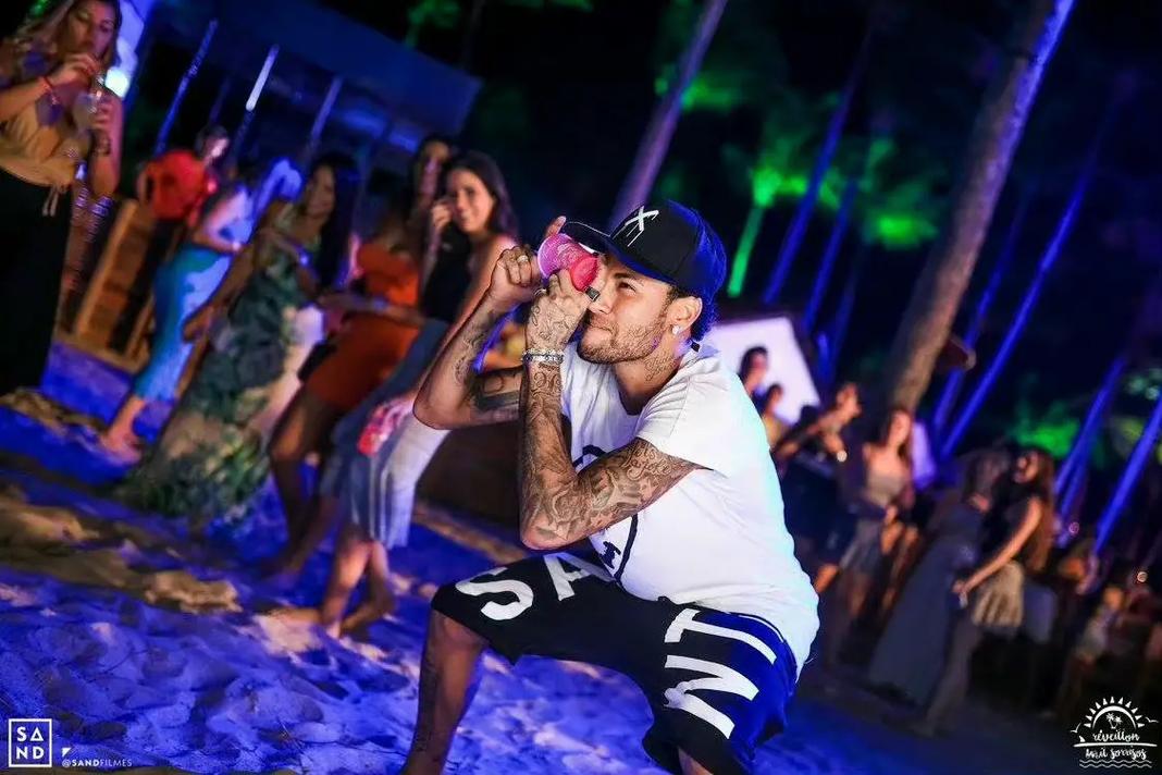 混团世界杯：国乒8-2法国，6连胜！王曼昱救4个局点，大胖惨遭逆转