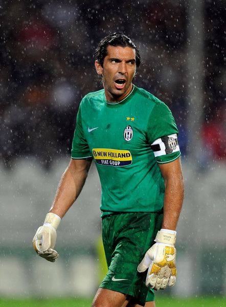 凯恩切换到“全能战士”模式，拜仁可以专心打欧冠了！