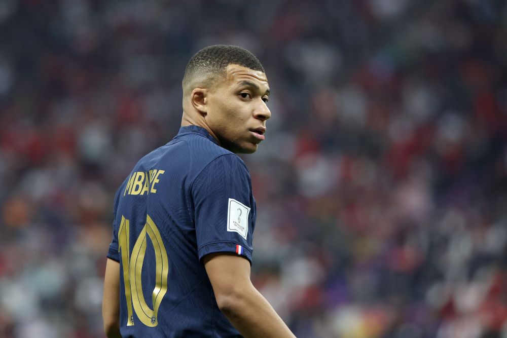 足球国足再次加练射门，教练组严要求