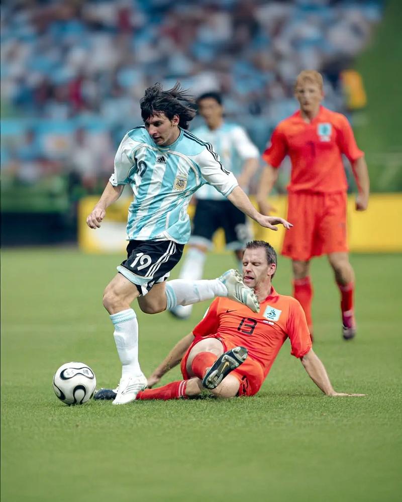 洲际杯战报：德阿拉斯凯塔梅开二度，弗拉门戈2-1蓝十字