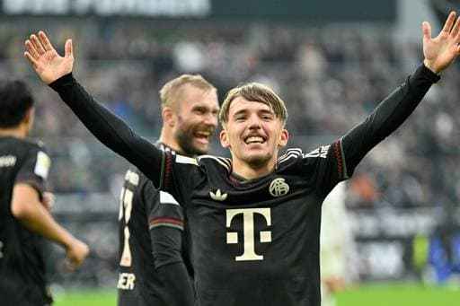 球星突破防线送出关键助攻