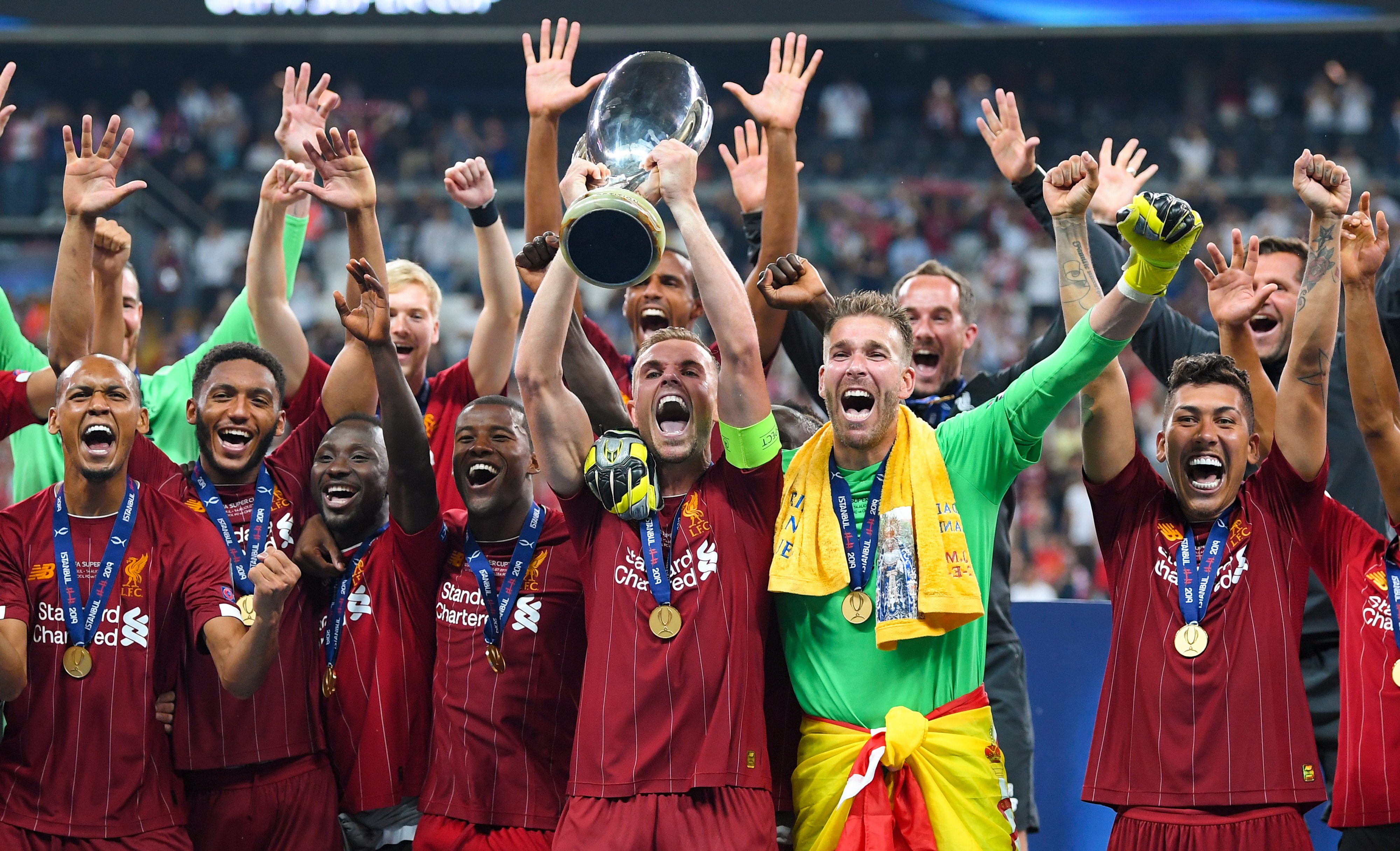 拜仁12轮不败领跑，曼城绝杀鱼腩，巴萨AC米兰登顶